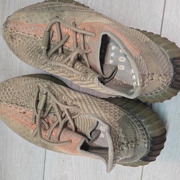 Adidas Yeezy Boost Mens Sneakers Shoes Sz 9.5 - Picture 7 of 16